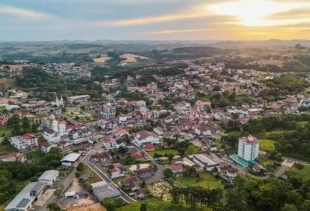 Vista de atrativo turístico no município de Treze Tílias