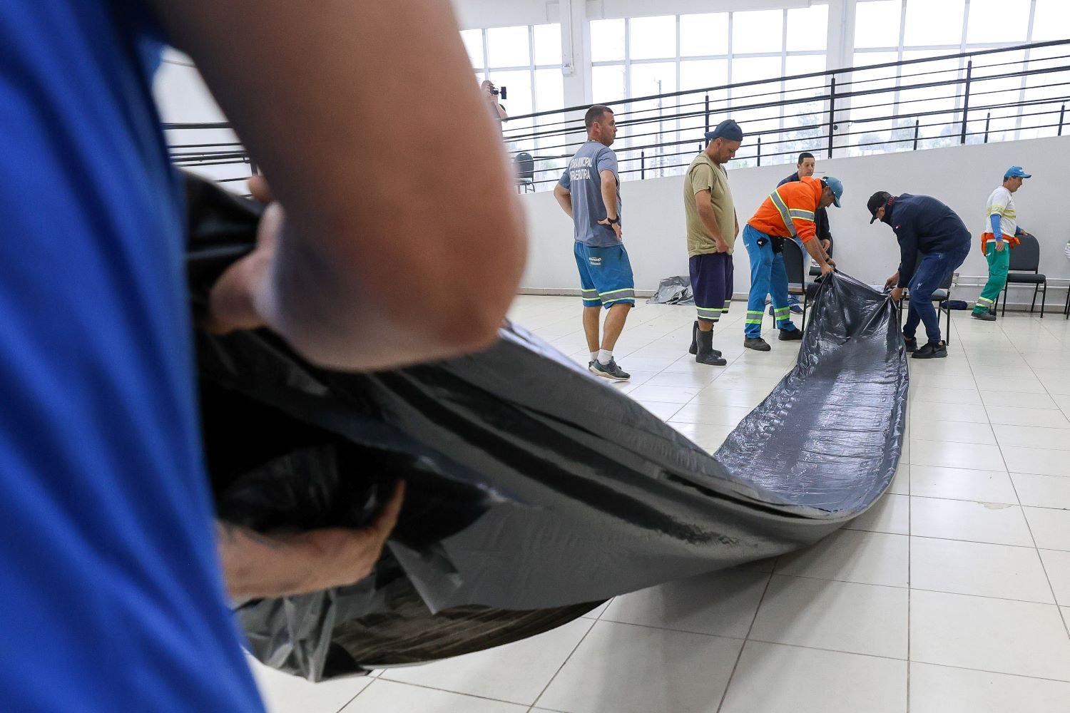 Entrega de itens de assistência humanitária da Defesa Civil