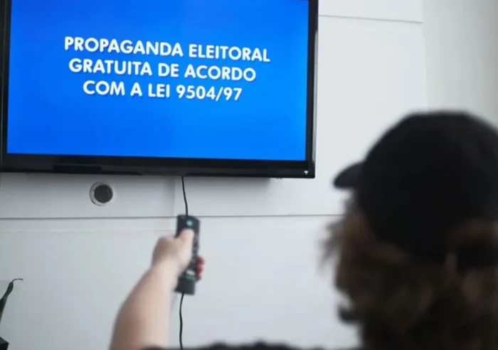 Montagem com fotos dos candidatos João Rodrigues e Jorginho Mello lado a lado.
