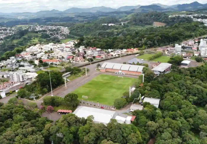 Arte gráfica de divulgação sobre a preparação e estruturas da Expo Videira 2026