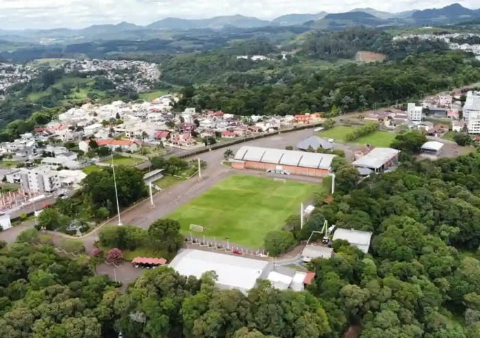 Arte gráfica de divulgação sobre a preparação e estruturas da Expo Videira 2026