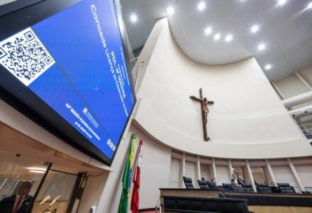 Plenário da Assembleia Legislativa de Santa Catarina durante sessão extraordinária