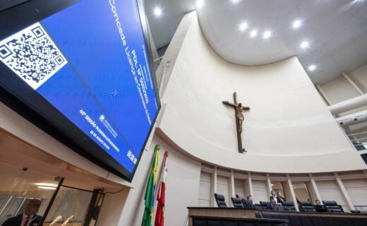 Plenário da Assembleia Legislativa de Santa Catarina durante sessão extraordinária