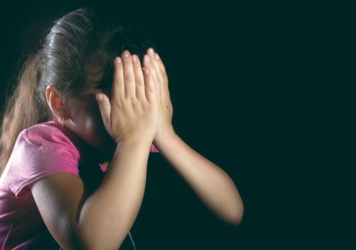 Ilustração sobre combate à violência e ao abuso sexual infantil