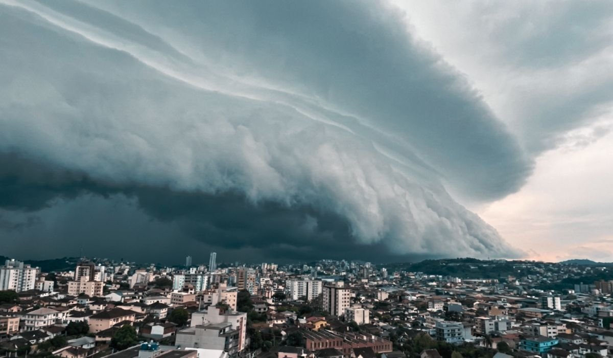 Frente fria intensa traz chuvas acima de 250 mm e risco de enchentes no Rio Grande do Sul - Maria Helena Sebben Milesi/@mariahsebben/Instagram