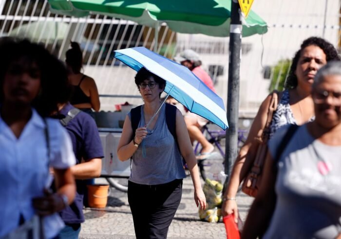 Salário mínimo deverá subir para R$ 1.741 em 2027