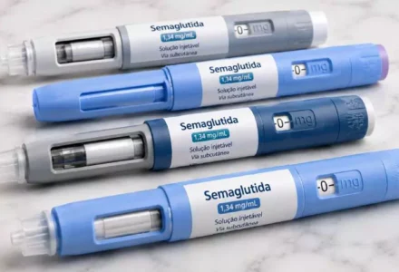 Caneta aplicadora de semaglutida em destaque