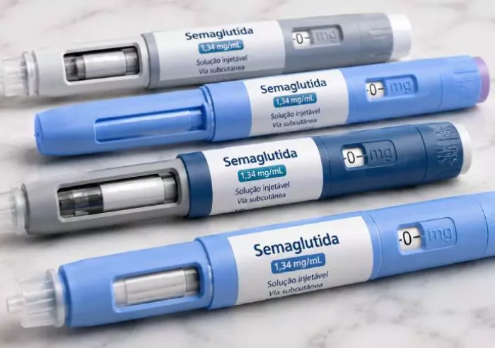 Caneta aplicadora de semaglutida em destaque