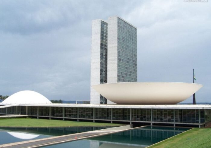 Serão dois senadores eleitos para um mandato de oito anos