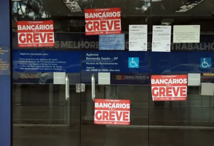 Bancários rejeitam proposta da Caixa e mantêm greve nacional por tempo indeterminado