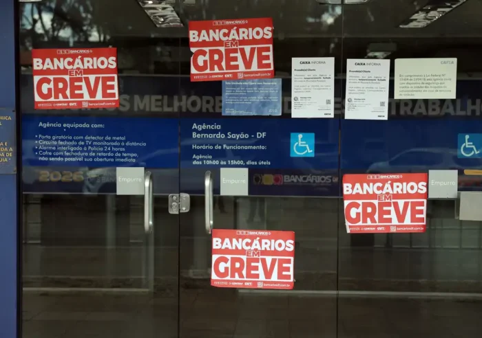 Bancários rejeitam proposta da Caixa e mantêm greve nacional por tempo indeterminado