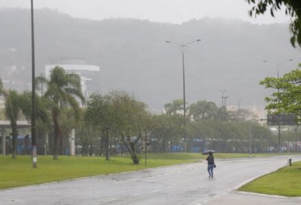 Equipe ou estrutura da Defesa Civil de Santa Catarina em operação de monitoramento.