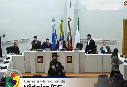 Prefeitura de Videira abre processo contra servidor após confusão na Câmara e critica uso da tribuna; leia a nota