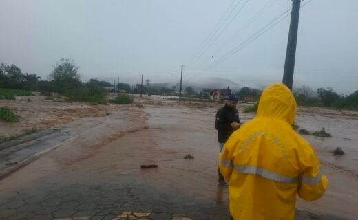Equipe e viaturas da Defesa Civil de Santa Catarina mobilizadas em operação