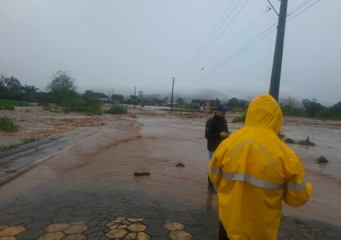 Equipe e viaturas da Defesa Civil de Santa Catarina mobilizadas em operação