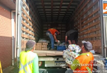 Entrega de donativos e colchões pela Defesa Civil