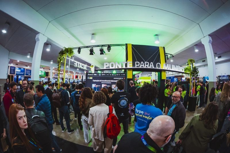 ACATE apresenta dados inéditos do setor de tecnologia catarinense durante Startup Summit