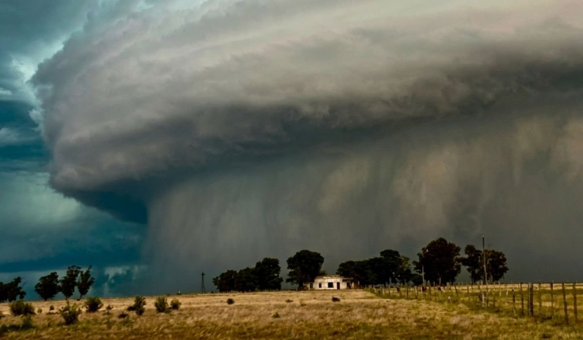 Ciclone extratropical favorece a formação de áreas de instabilidade e tempestades na Região Sul. - Mati Mederos/@matimederos_uru/Instagram