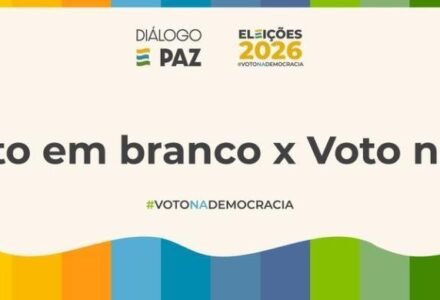 Na legislação brasileira, o alistamento eleitoral e o voto são obrigatórios a partir de 18 anos de idade e facultativos aos jovens de 16 e 17 anos, aos maiores de 70 anos e às pessoas analfabetas.