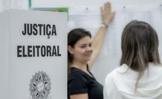 Todos os candidatos e candidatas constarão nas mais de 17,5 mil urnas eletrônicas de Santa Catarina.