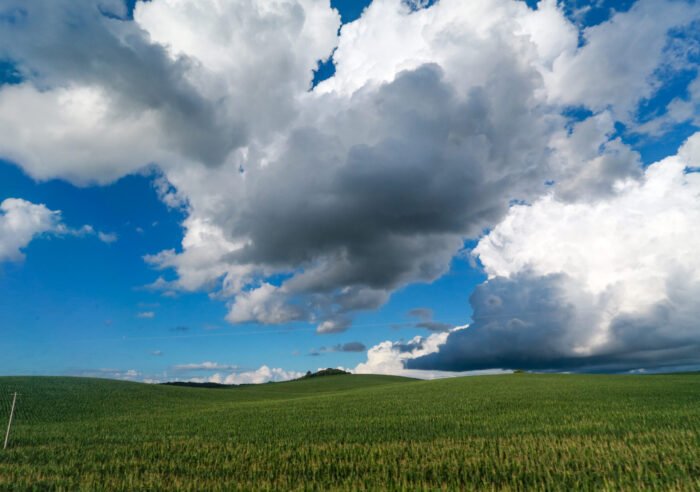 Ceu com nuvens e sol em Santa Catarina.