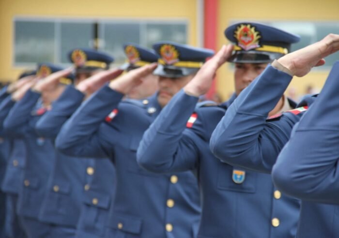 Integrantes do Corpo de Bombeiros Militar de Santa Catarina em formatura