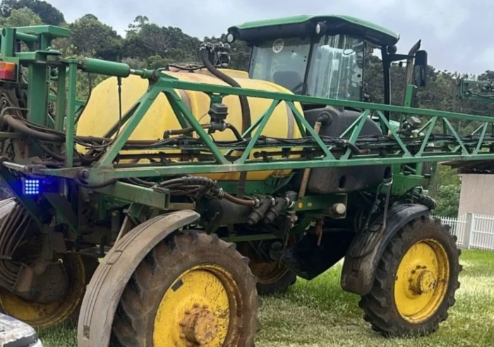 Homem vai a júri por tentar atropelar policial com máquina agrícola em Fraiburgo