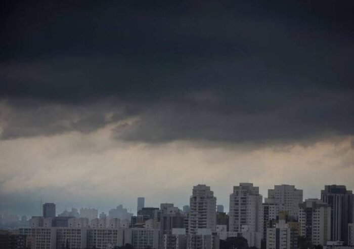 Alertas de tempestade severa deixam autoridades em estado de atenção em Santa Catarina