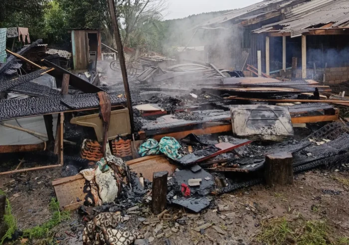 Família perde tudo em incêndio na região