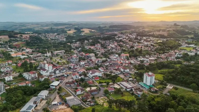 Vista de atrativo turístico no município de Treze Tílias