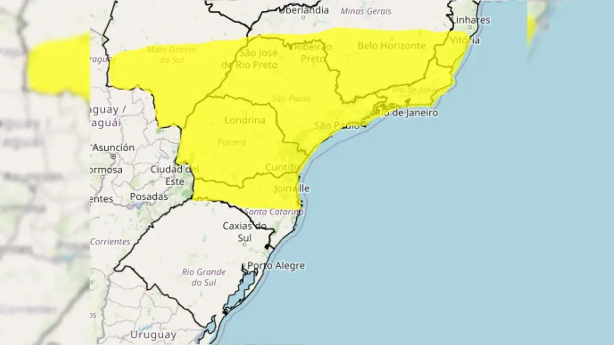Mapa meteorológico destacando áreas sob aviso de perigo potencial