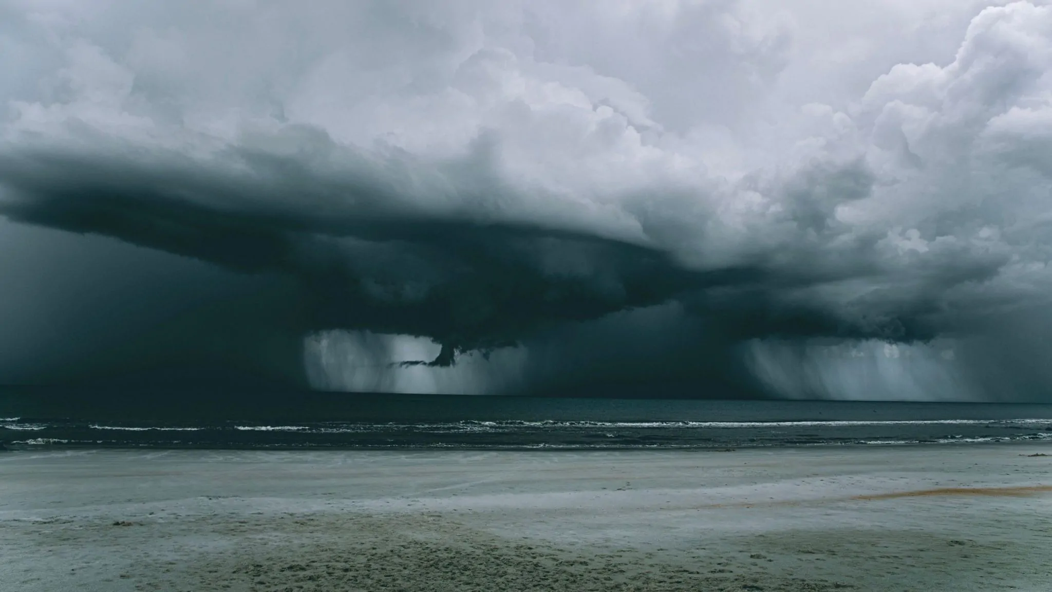 Ciclone extratropical deve provocar ventos fortes e tempestades no Sul do Brasil.