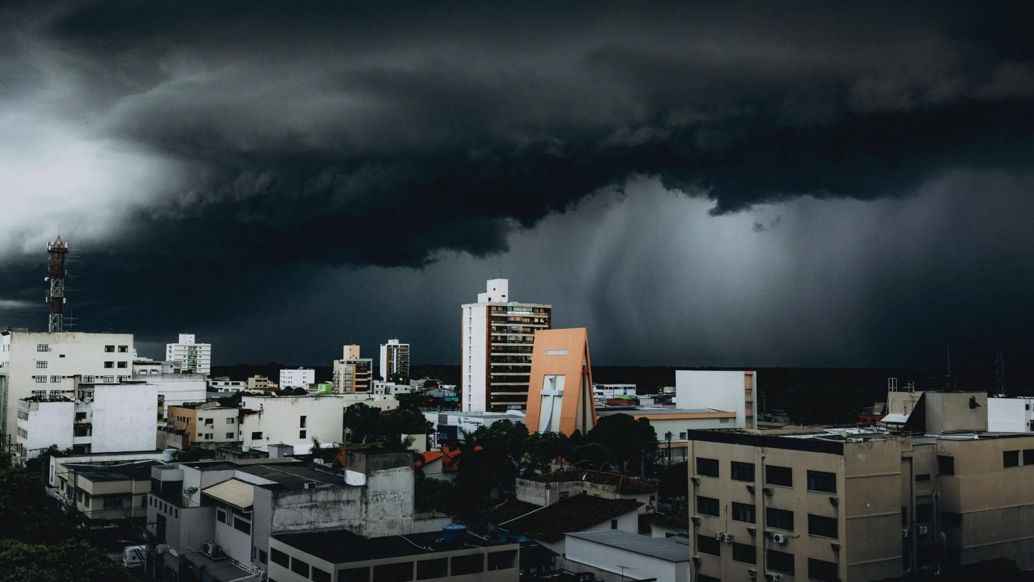 Frente fria associada ao ciclone traz risco de temporais e frio intenso no Sul - Canva/ND Mais
