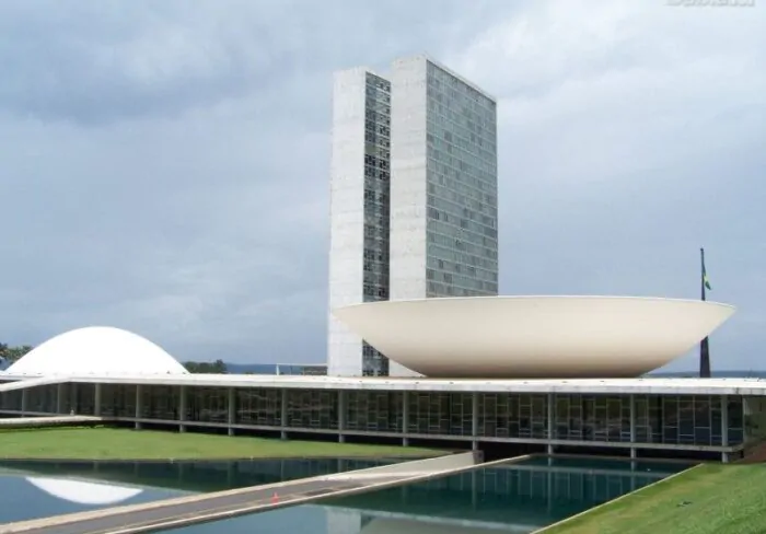 Serão dois senadores eleitos para um mandato de oito anos