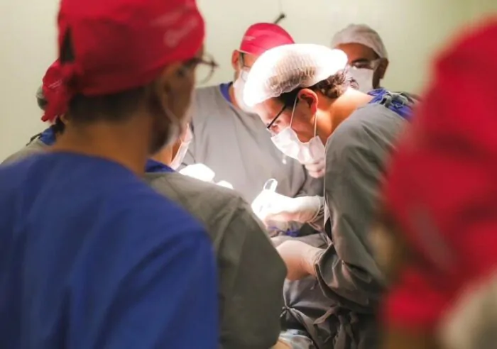 A iniciativa estadual contempla 17 serviços de Alta Complexidade em Oncologia de Santa Catarina, que já estão atendendo as pacientes.